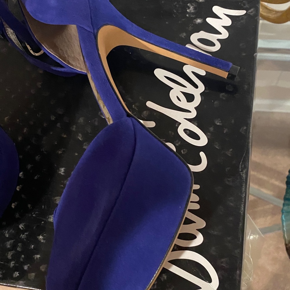 Shoes - Picture 4 of 5